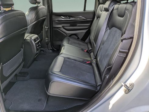 Used 2023 Jeep Grand Cherokee Altitude image 11