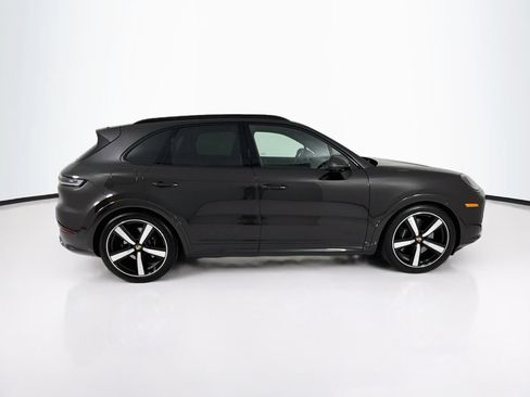 Certified 2025 Porsche Cayenne GTS AWD/4WD image 8