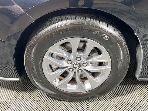 Certified 2024 Toyota Sienna LE image 28