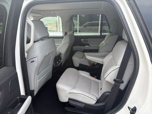 Used 2025 Ford Expedition Platinum w/ Platinum Ultimate Package AWD/4WD image 34