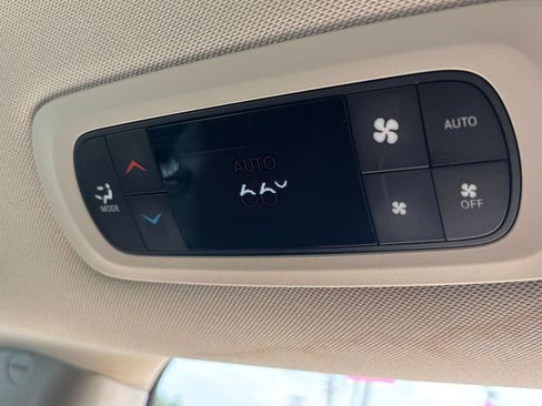 Used 2023 Chrysler Pacifica Touring-L FWD image 24