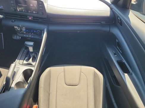 Used 2025 Hyundai Elantra Sport image 14