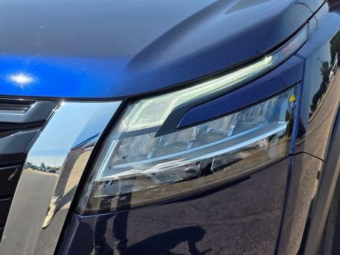 Used 2022 Nissan Pathfinder SV AWD/4WD image 3