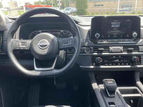 Used 2024 Nissan Pathfinder S AWD/4WD image 11