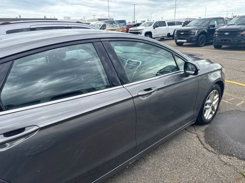 Used 2014 Ford Fusion SE FWD image 10