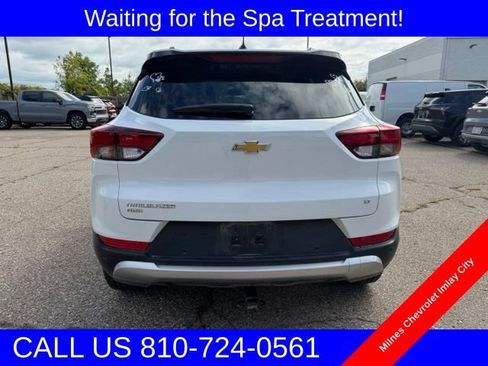 Used 2025 Chevrolet TrailBlazer LT w/ Convenience Package AWD/4WD image 2