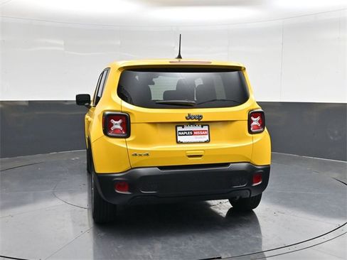 Used 2023 Jeep Renegade Latitude image 4