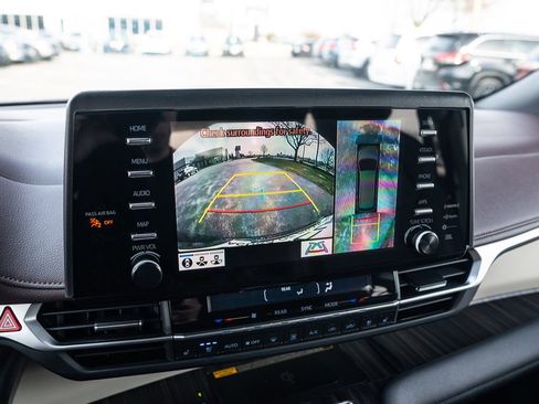 Used 2021 Toyota Sienna Platinum image 31