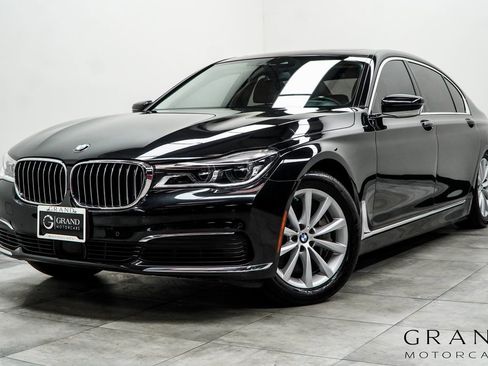 Used 2019 BMW 750i xDrive w/ Executive Package image 1