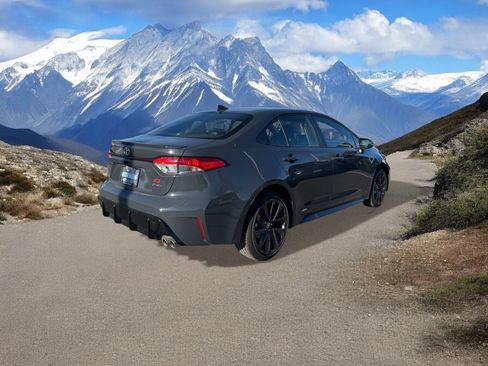 Used 2025 Toyota Corolla SE w/ SE Premium Package image 5