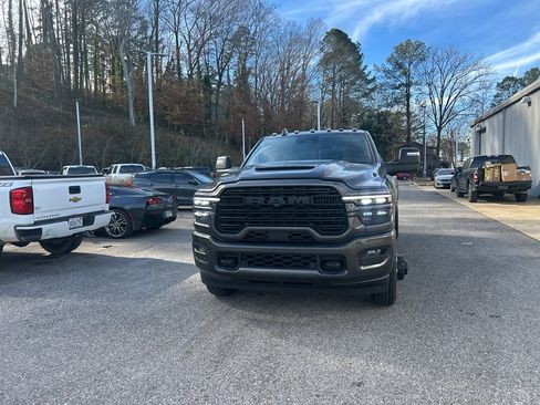 Used 2025 RAM 3500 Laramie image 9