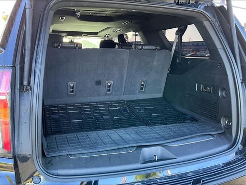 Used 2021 Chevrolet Suburban High Country RWD image 6