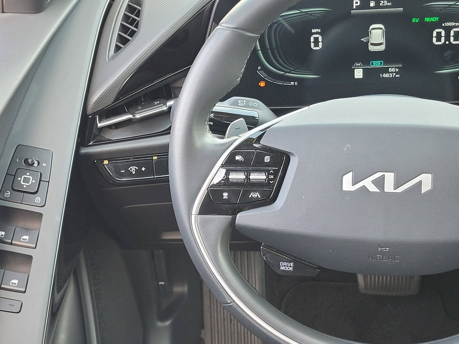 Used 2024 Kia Niro EX FWD image 14