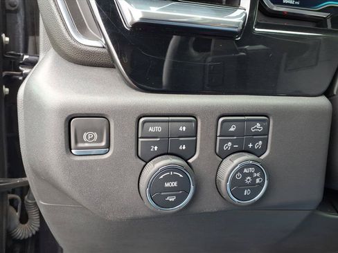 Used 2022 Chevrolet Silverado 1500 LTZ w/ Z71 Off-Road Package AWD/4WD image 18