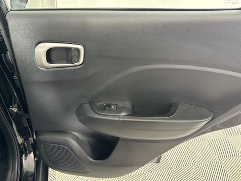 Used 2024 Hyundai Venue SEL FWD image 26