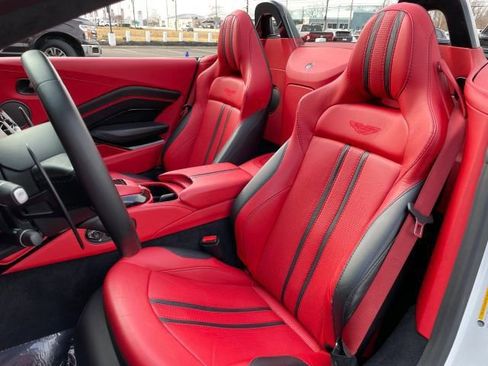 Used 2021 Aston Martin V8 Vantage Roadster image 18
