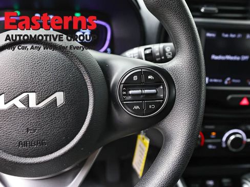 Used 2025 Kia Soul LX w/ LX Technology Package FWD image 16