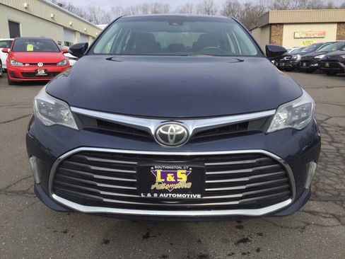 Used 2017 Toyota Avalon XLE image 2