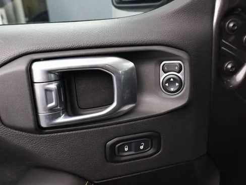 Used 2025 Jeep Wrangler Unlimited Sahara AWD/4WD image 19