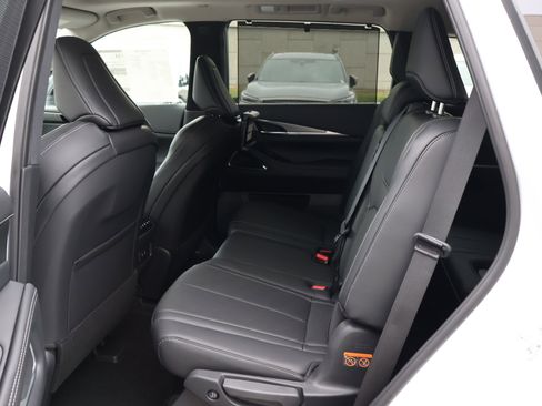 Certified 2026 INFINITI QX60 Luxe w/ Family Package image 15