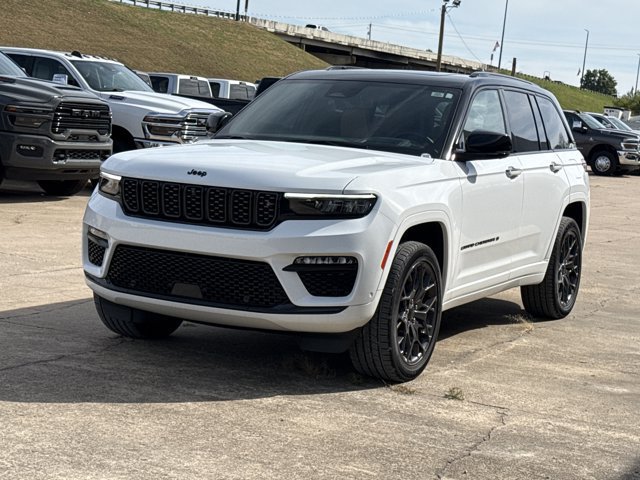 Used 2025 Jeep Grand Cherokee Summit AWD/4WD image 15