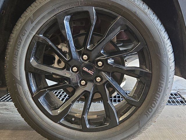 Used 2024 GMC Terrain SLE w/ Driver Convenience Package FWD image 30