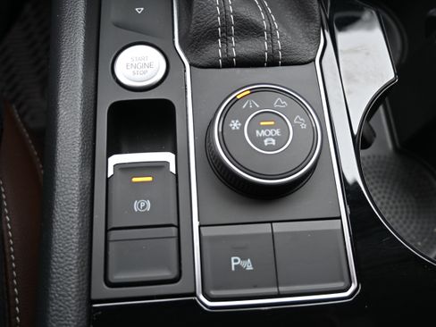 Used 2023 Volkswagen Atlas SEL R-Line image 28