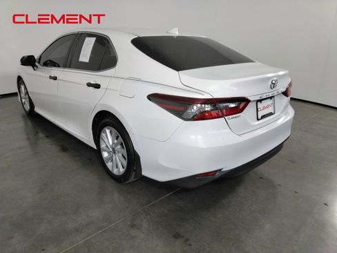 Used 2022 Toyota Camry LE FWD image 7