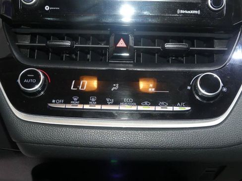 Used 2022 Toyota Corolla LE FWD image 37