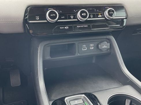 Certified 2024 Honda Pilot LX image 18