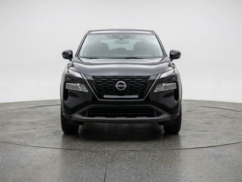Used 2025 Nissan Rogue SV image 2