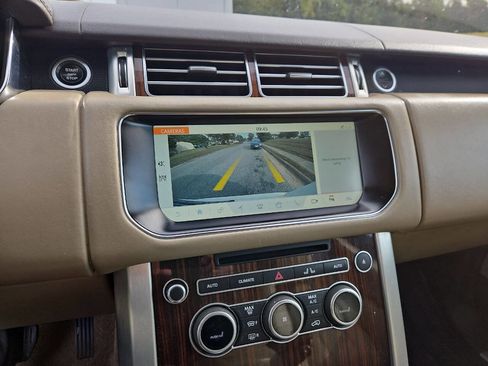 Used 2017 Land Rover Range Rover HSE image 18