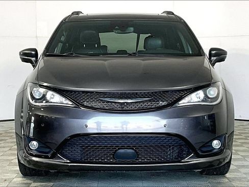 Used 2020 Chrysler Pacifica Limited w/ Advanced Safetytec Group FWD image 3