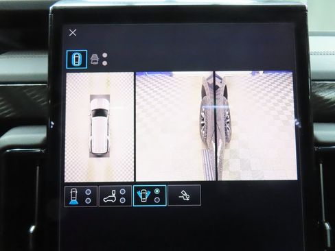 Used 2025 GMC Yukon XL AT4 w/ AT4 Premium Package image 17