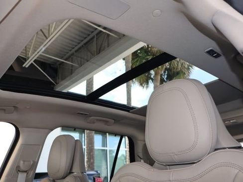 Used 2023 Lincoln Aviator Grand Touring w/ Equipment Group 301A AWD/4WD image 31