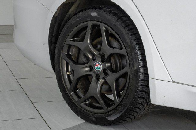 Used 2021 Alfa Romeo Giulia Ti AWD/4WD image 63