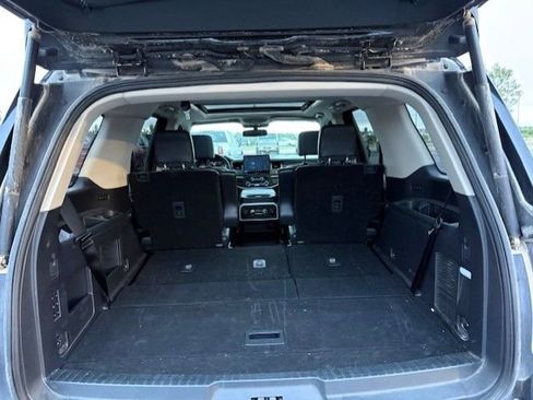 Used 2024 Ford Expedition XLT RWD image 18