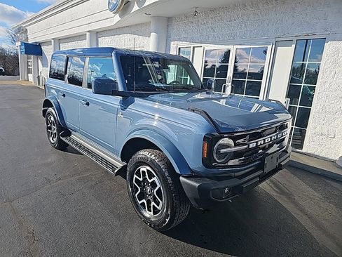 Used 2025 Ford Bronco Outer Banks image 2