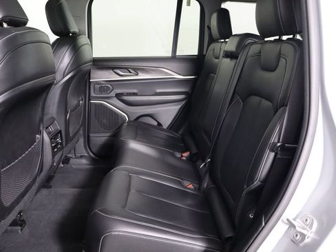 Used 2022 Jeep Grand Cherokee Limited AWD/4WD image 16