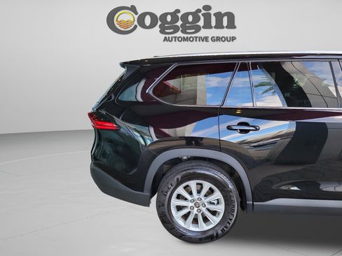 Certified 2025 Toyota Grand Highlander XLE image 31