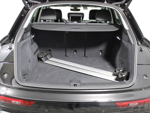 Used 2023 Audi Q5 2.0T Premium w/ Convenience Package AWD/4WD image 40