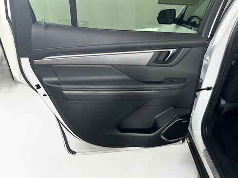 Used 2025 Buick Enclave Preferred image 26