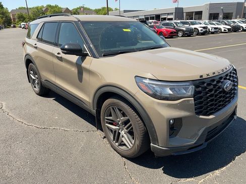 Used 2026 Ford Explorer ST AWD/4WD image 3