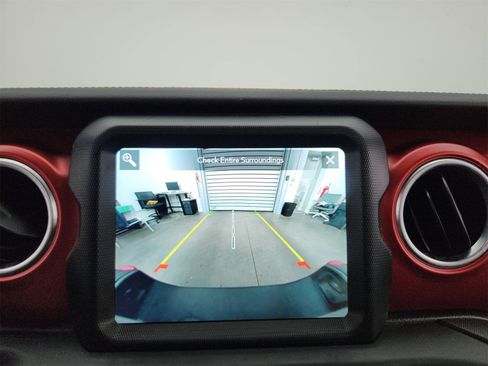 Used 2022 Jeep Gladiator Rubicon w/ Cold Weather Group image 8