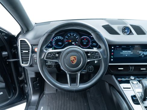 Used 2022 Porsche Cayenne Platinum Edition image 21