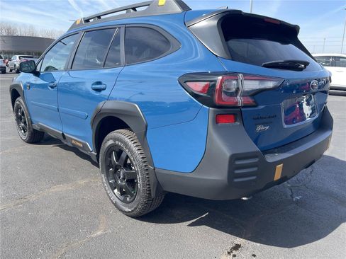 Used 2025 Subaru Outback Wilderness AWD/4WD image 3