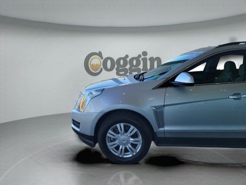 Used 2015 Cadillac SRX FWD image 2