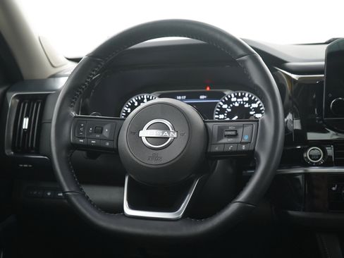 Used 2024 Nissan Pathfinder SL w/ SL Premium Package AWD/4WD image 18