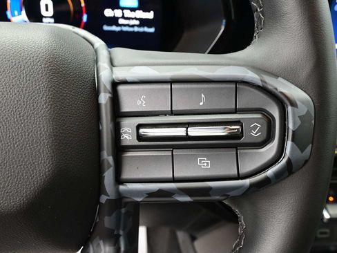 Used 2023 Chevrolet Colorado ZR2 AWD/4WD image 15