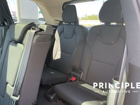 Certified 2025 Volvo XC90 B5 Plus image 33